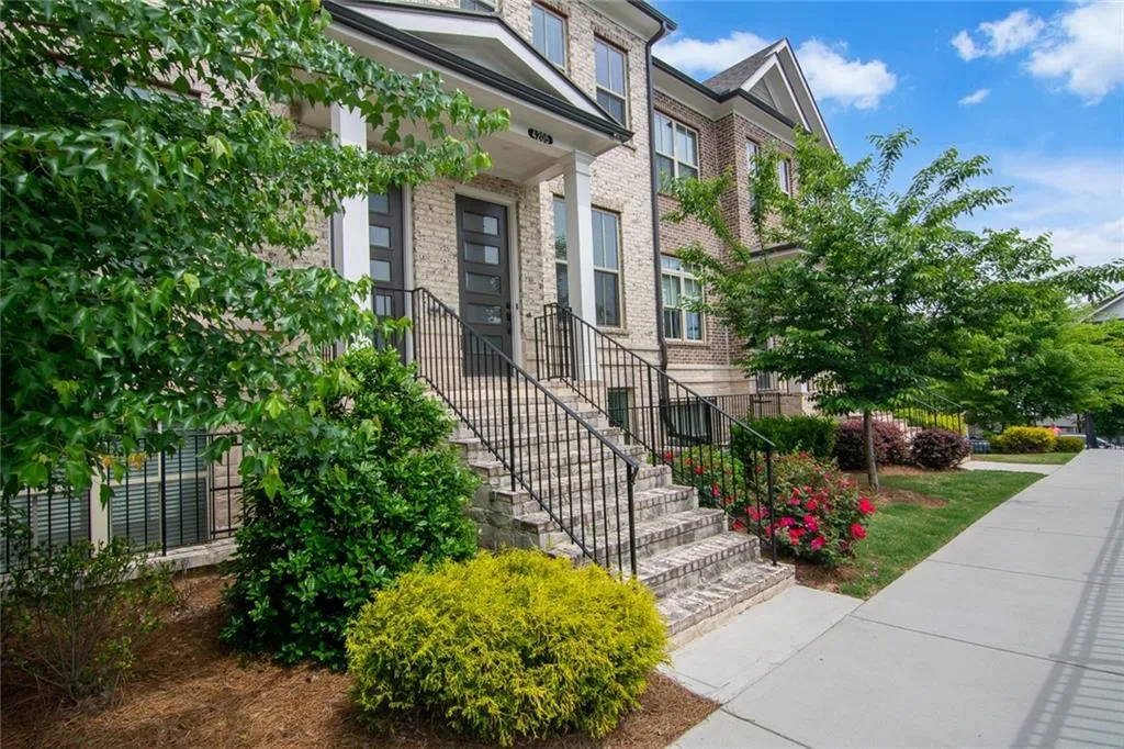 4205 Deming Circle, Atlanta, Georgia 30342, 2 Bedrooms Bedrooms, ,2 BathroomsBathrooms,Residential,Sold,4205 Deming Circle,7038598