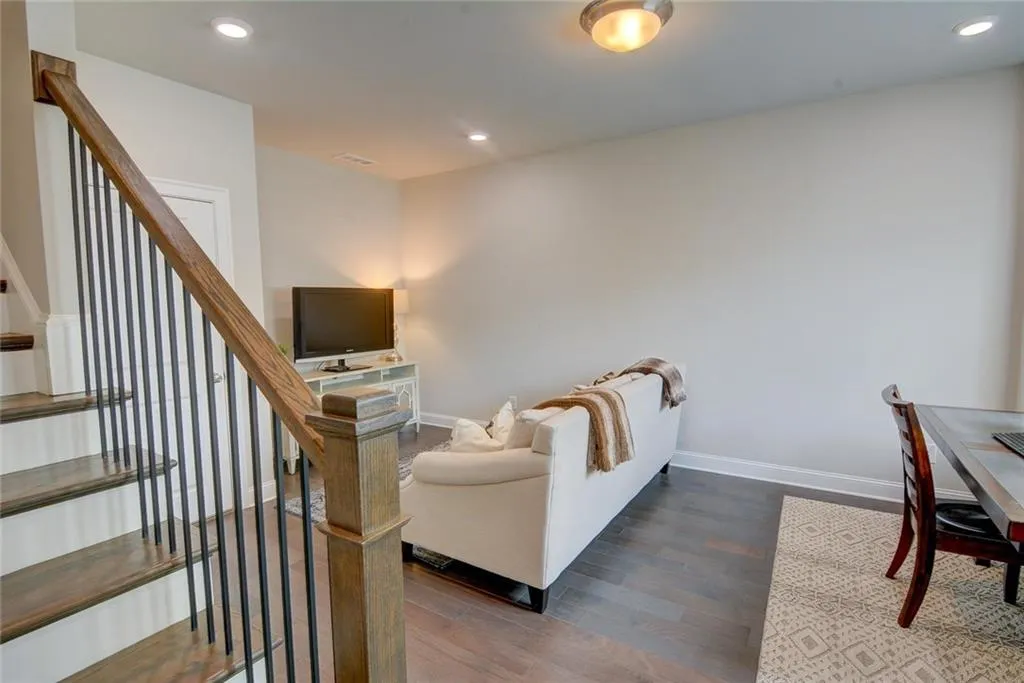 4205 Deming Circle, Atlanta, Georgia 30342, 2 Bedrooms Bedrooms, ,2 BathroomsBathrooms,Residential,Sold,4205 Deming Circle,7038598