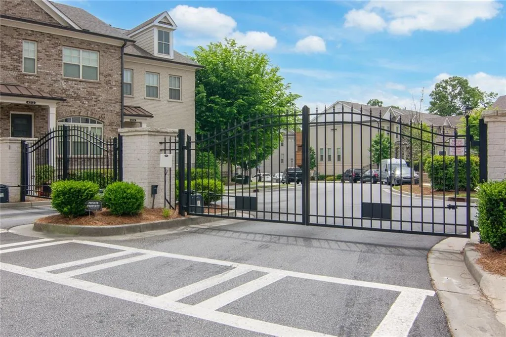 4205 Deming Circle, Atlanta, Georgia 30342, 2 Bedrooms Bedrooms, ,2 BathroomsBathrooms,Residential,Sold,4205 Deming Circle,7038598