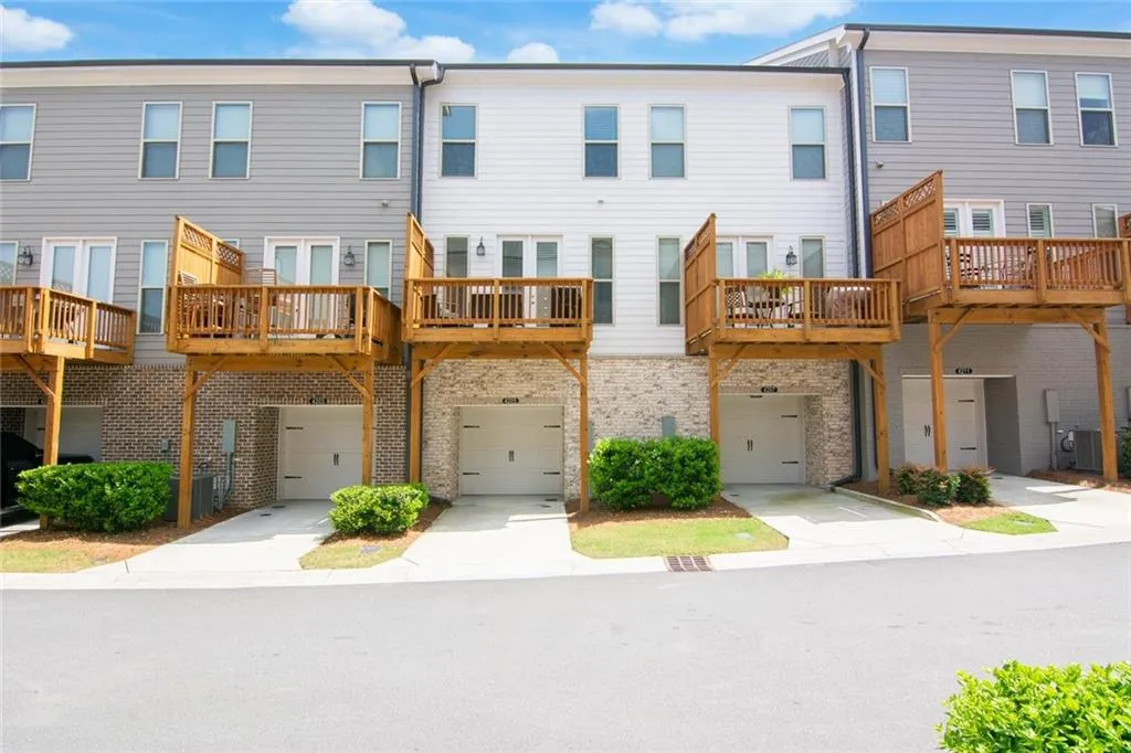 4205 Deming Circle, Atlanta, Georgia 30342, 2 Bedrooms Bedrooms, ,2 BathroomsBathrooms,Residential,Sold,4205 Deming Circle,7038598