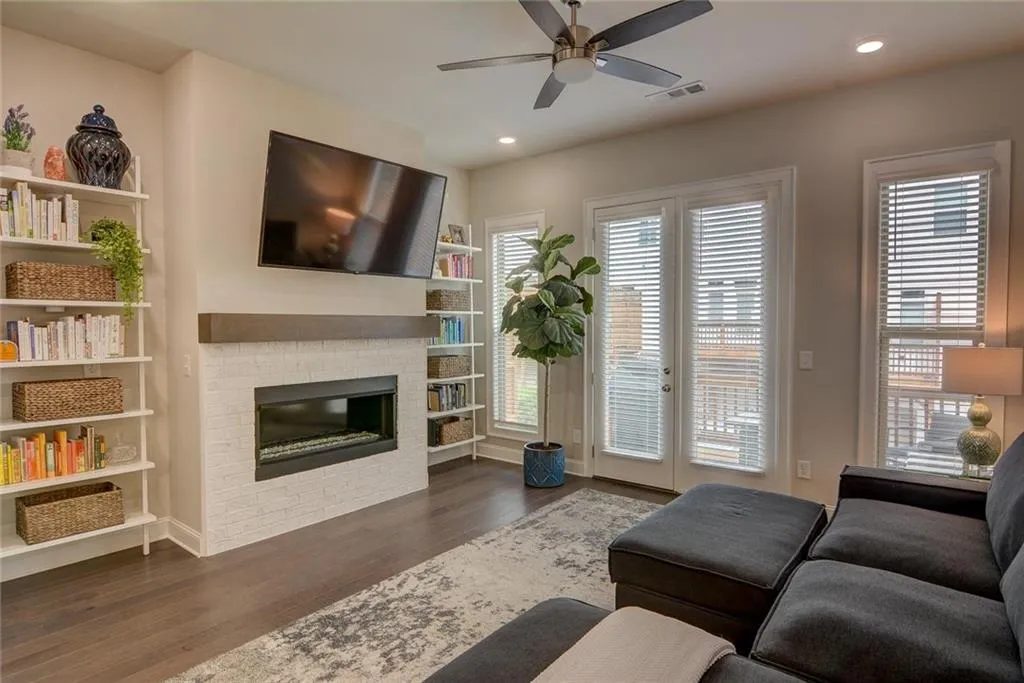 4205 Deming Circle, Atlanta, Georgia 30342, 2 Bedrooms Bedrooms, ,2 BathroomsBathrooms,Residential,Sold,4205 Deming Circle,7038598