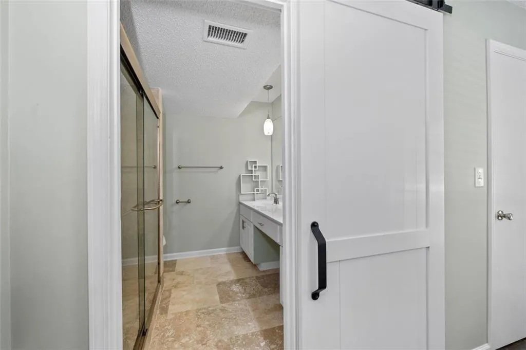 6851 Roswell Road Unit H18, Atlanta, Georgia 30328, 3 Bedrooms Bedrooms, ,2 BathroomsBathrooms,Residential,For Sale,6851 Roswell Road Unit H18,7760200