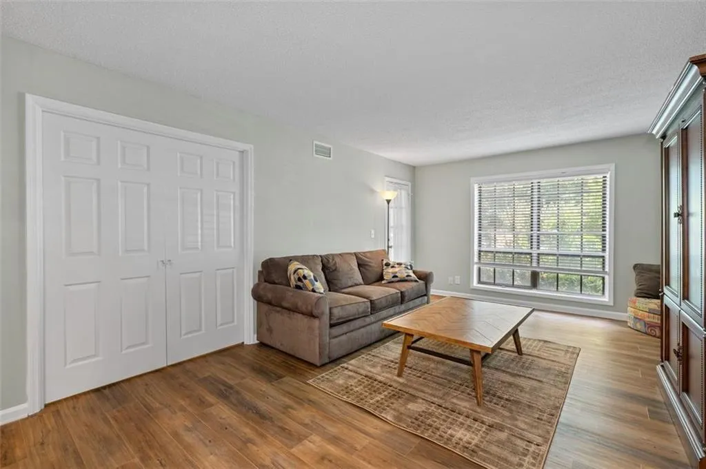 6851 Roswell Road Unit H18, Atlanta, Georgia 30328, 3 Bedrooms Bedrooms, ,2 BathroomsBathrooms,Residential,For Sale,6851 Roswell Road Unit H18,7760200