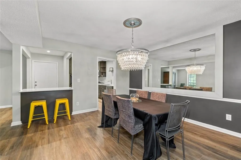6851 Roswell Road Unit H18, Atlanta, Georgia 30328, 3 Bedrooms Bedrooms, ,2 BathroomsBathrooms,Residential,For Sale,6851 Roswell Road Unit H18,7760200
