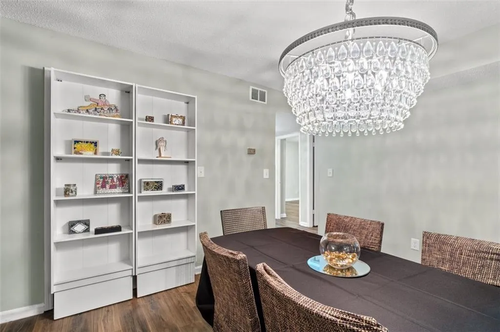 6851 Roswell Road Unit H18, Atlanta, Georgia 30328, 3 Bedrooms Bedrooms, ,2 BathroomsBathrooms,Residential,For Sale,6851 Roswell Road Unit H18,7760200