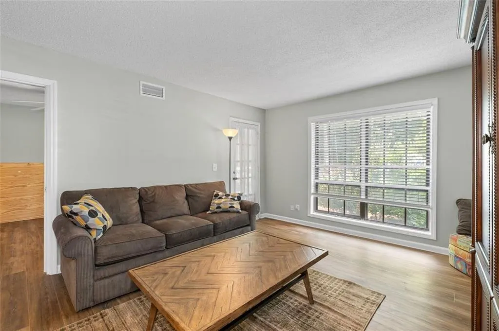 6851 Roswell Road Unit H18, Atlanta, Georgia 30328, 3 Bedrooms Bedrooms, ,2 BathroomsBathrooms,Residential,For Sale,6851 Roswell Road Unit H18,7760200