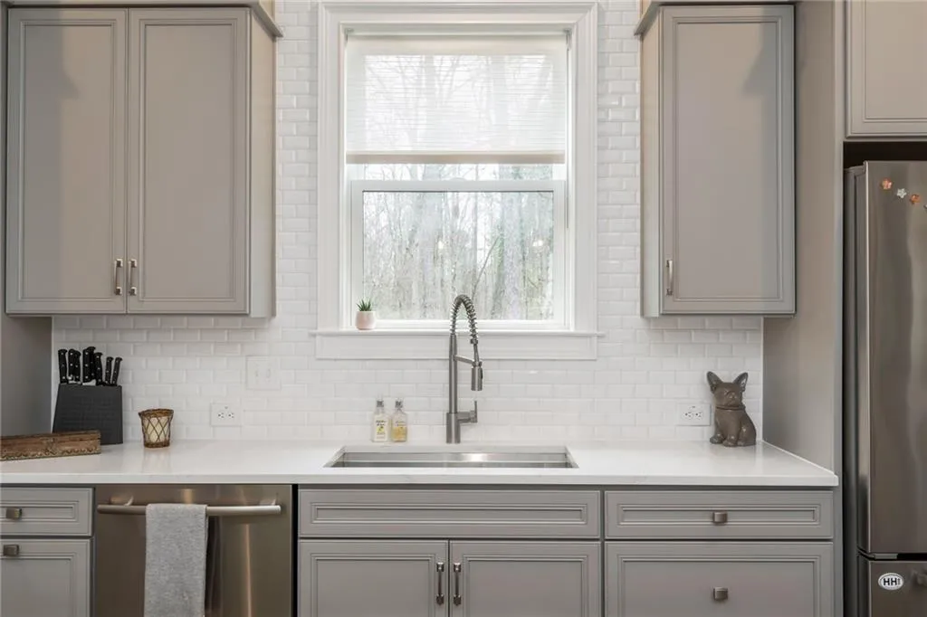 6731 Cadence Boulevard, Sandy Springs, Georgia 30328, 3 Bedrooms Bedrooms, ,3 BathroomsBathrooms,Residential,Sold,6731 Cadence Boulevard,7037555