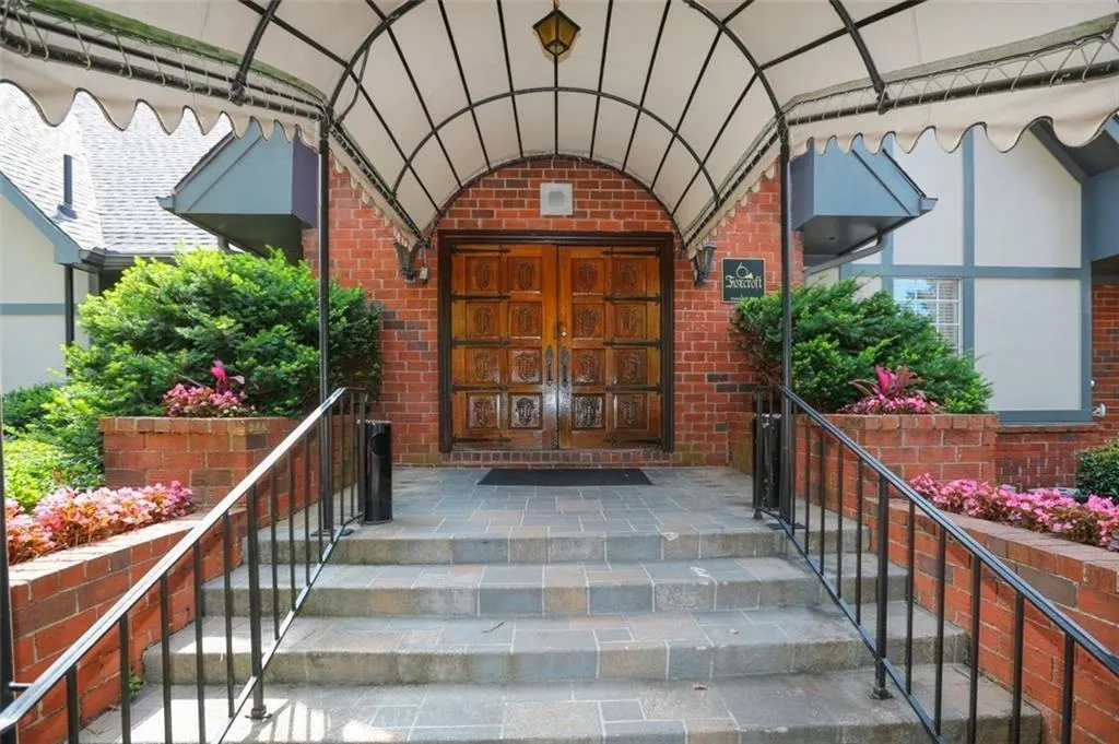 6851 Roswell Road Unit J15, Sandy Springs, Georgia 30328, 1 Bedroom Bedrooms, ,1 BathroomBathrooms,Residential,Sold,6851 Roswell Road Unit J15,7068467