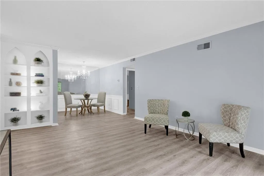 6851 Roswell Road Unit J15, Sandy Springs, Georgia 30328, 1 Bedroom Bedrooms, ,1 BathroomBathrooms,Residential,Sold,6851 Roswell Road Unit J15,7068467