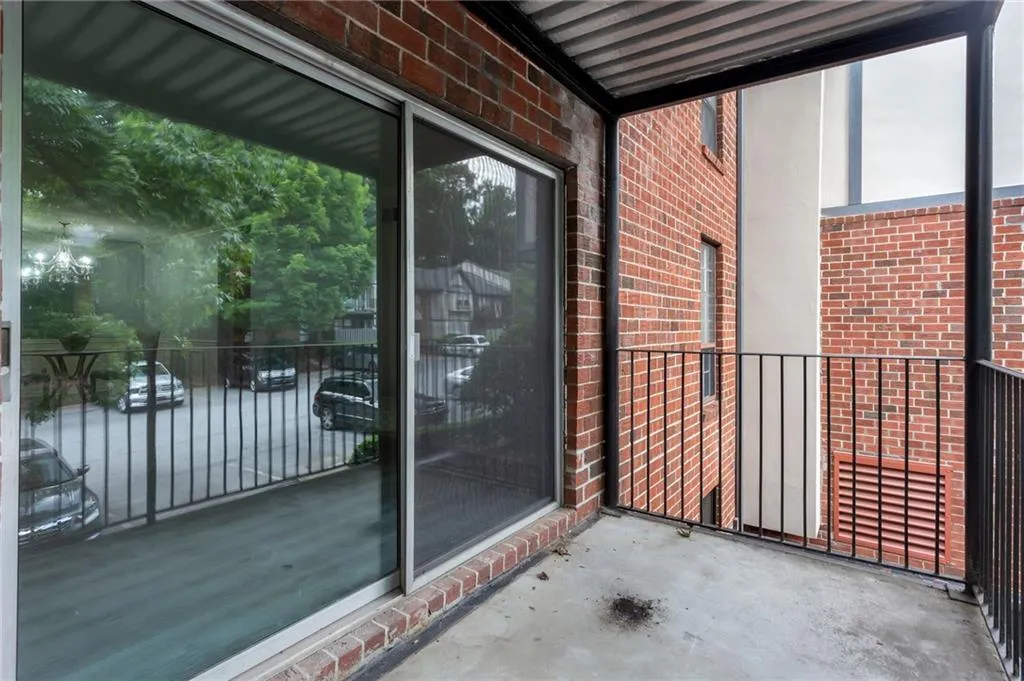 6851 Roswell Road Unit J15, Sandy Springs, Georgia 30328, 1 Bedroom Bedrooms, ,1 BathroomBathrooms,Residential,Sold,6851 Roswell Road Unit J15,7068467