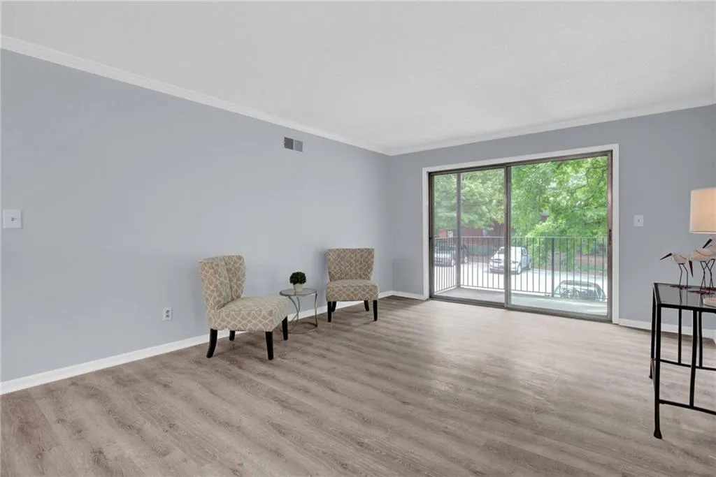 6851 Roswell Road Unit J15, Sandy Springs, Georgia 30328, 1 Bedroom Bedrooms, ,1 BathroomBathrooms,Residential,Sold,6851 Roswell Road Unit J15,7068467