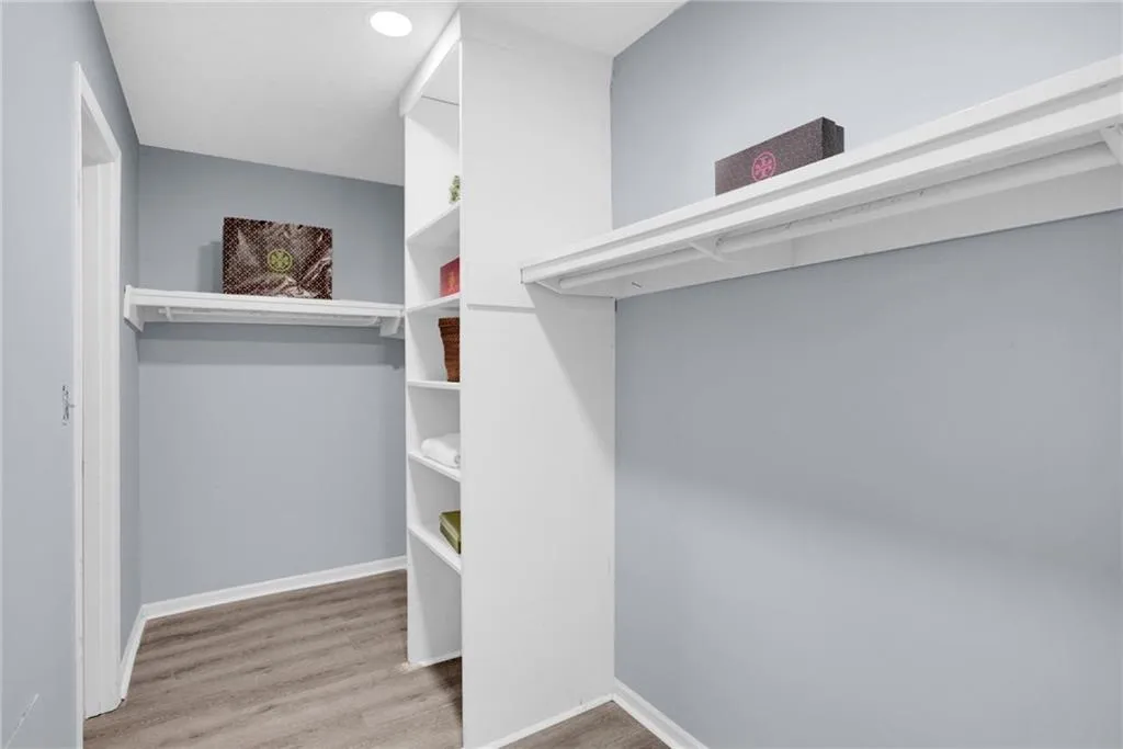 6851 Roswell Road Unit J15, Sandy Springs, Georgia 30328, 1 Bedroom Bedrooms, ,1 BathroomBathrooms,Residential,Sold,6851 Roswell Road Unit J15,7068467