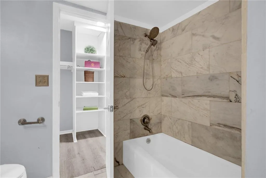 6851 Roswell Road Unit J15, Sandy Springs, Georgia 30328, 1 Bedroom Bedrooms, ,1 BathroomBathrooms,Residential,Sold,6851 Roswell Road Unit J15,7068467