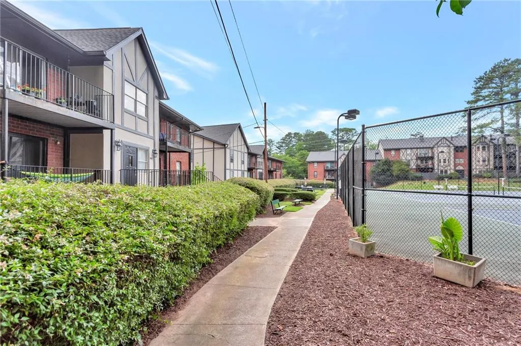 6851 Roswell Road Unit J15, Sandy Springs, Georgia 30328, 1 Bedroom Bedrooms, ,1 BathroomBathrooms,Residential,Sold,6851 Roswell Road Unit J15,7068467