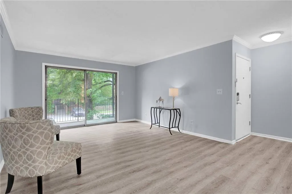 6851 Roswell Road Unit J15, Sandy Springs, Georgia 30328, 1 Bedroom Bedrooms, ,1 BathroomBathrooms,Residential,Sold,6851 Roswell Road Unit J15,7068467