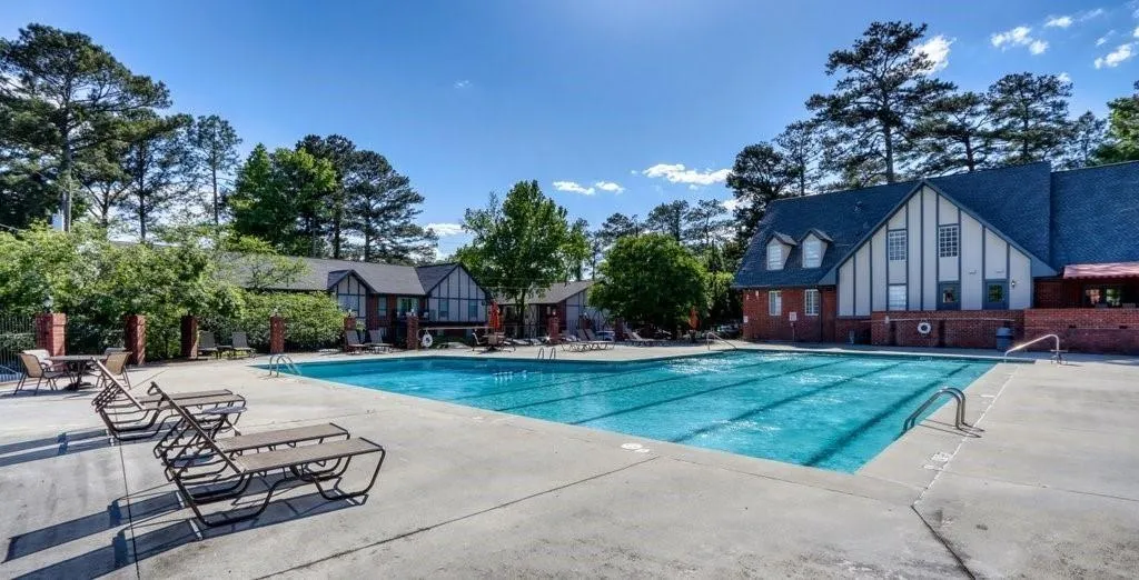 6851 Roswell Road Unit J15, Sandy Springs, Georgia 30328, 1 Bedroom Bedrooms, ,1 BathroomBathrooms,Residential,Sold,6851 Roswell Road Unit J15,7068467