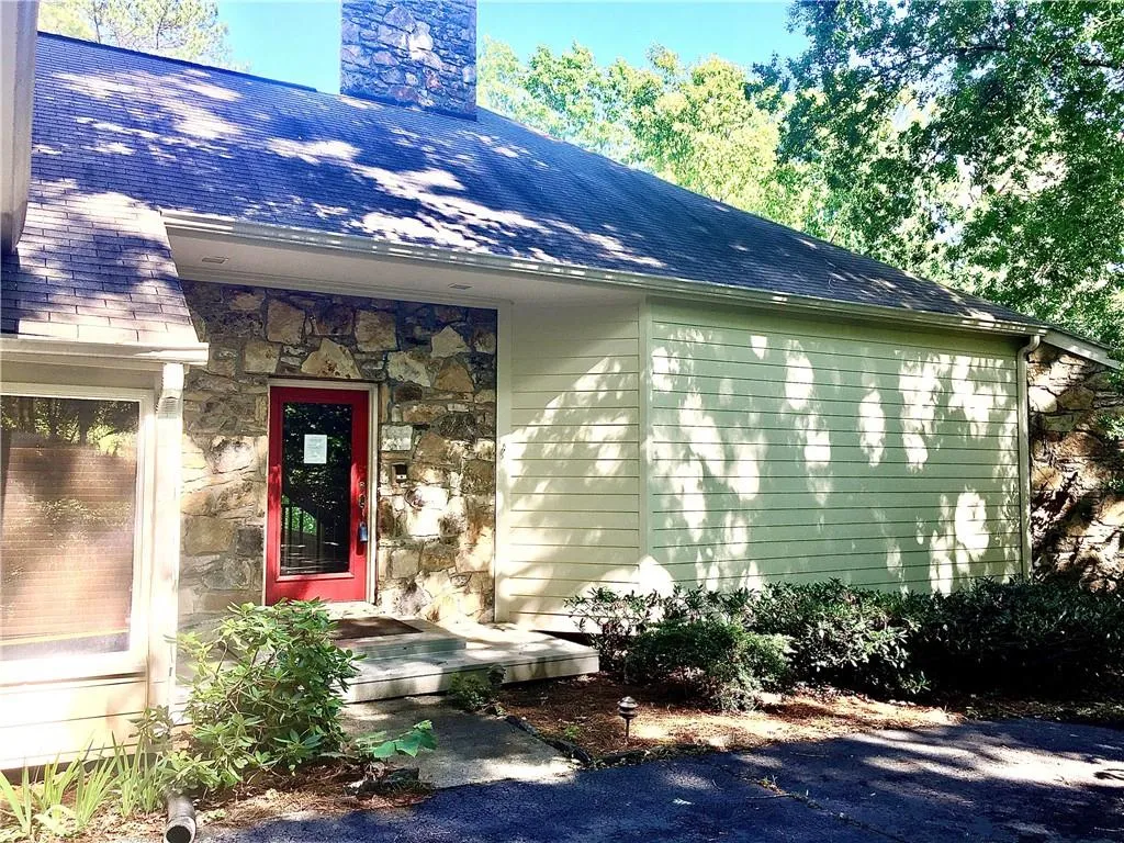 200 River Court Parkway, Sandy Springs, Georgia 30328, 5 Bedrooms Bedrooms, ,5 BathroomsBathrooms,Residential,Sold,200 River Court Parkway,6728436