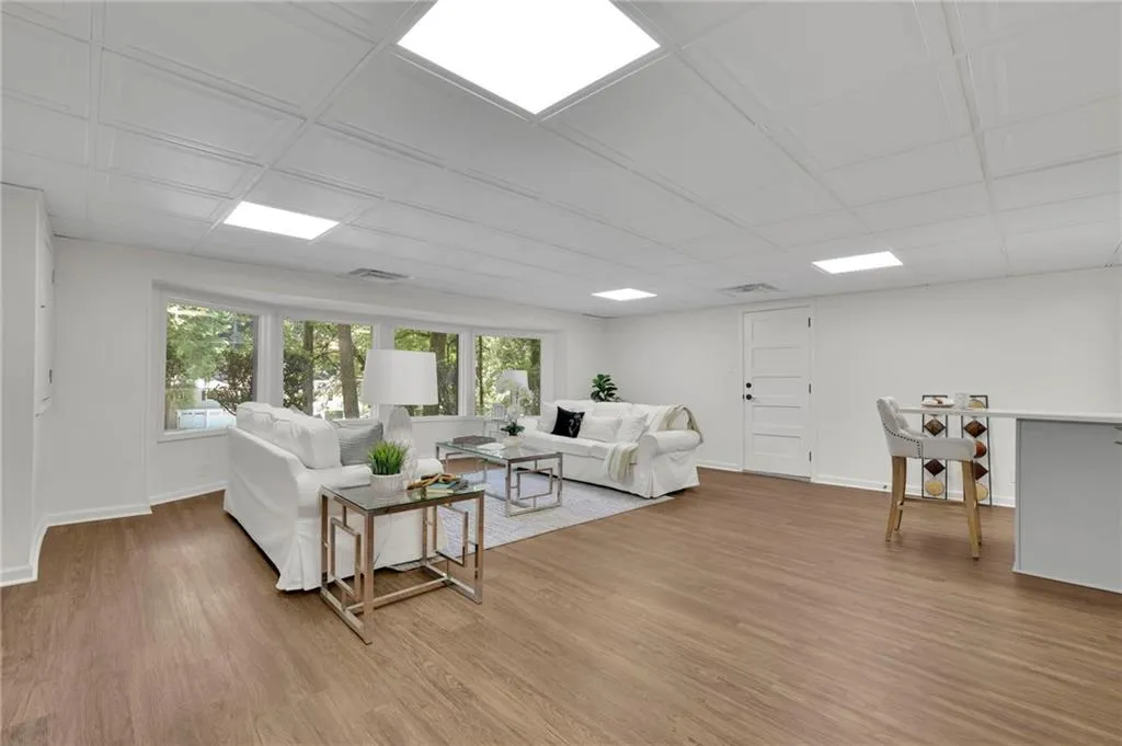 Flex room with kitchenette