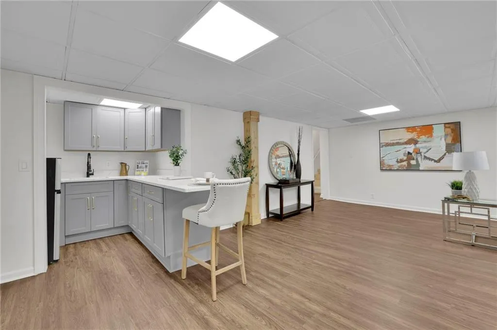 Flex room with kitchenette
