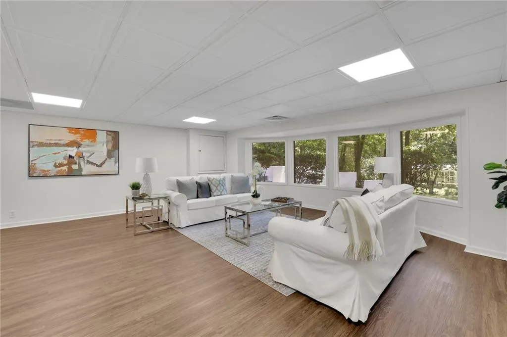 Flex room with kitchenette
