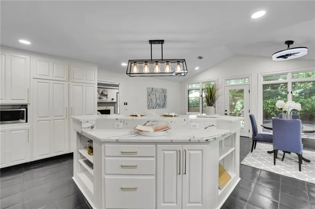 Eat in kitchen with bar and breakfast nook