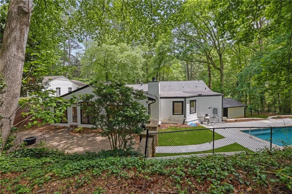 2858 Mornington Drive Nw, Atlanta, Georgia 30327, 4 Bedrooms Bedrooms, ,3 BathroomsBathrooms,Residential,For Sale,2858 Mornington Drive Nw,7616218