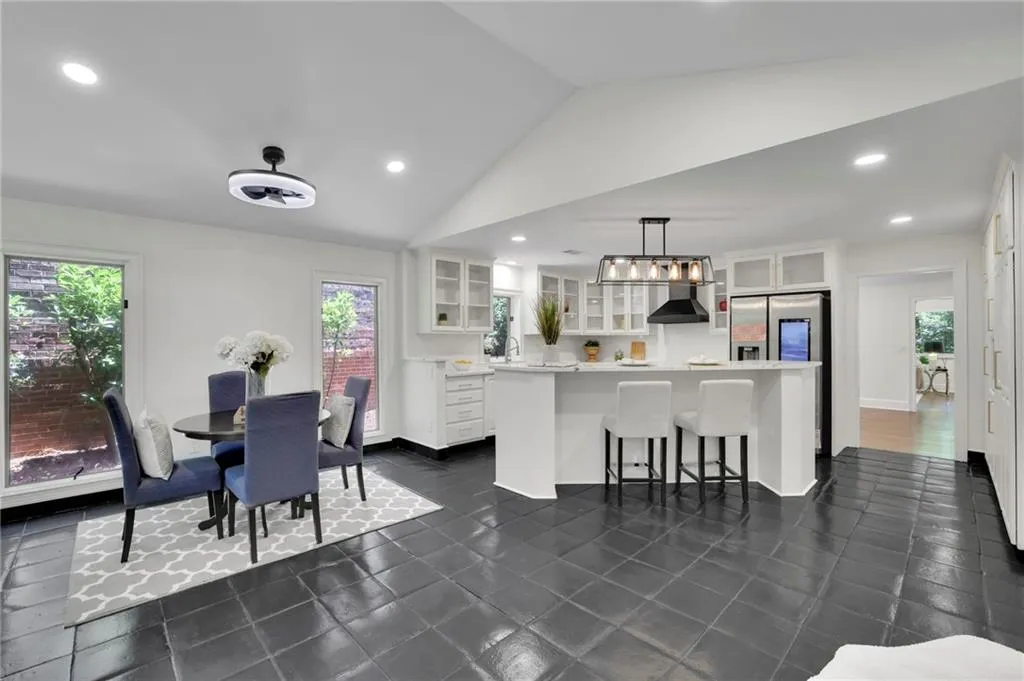 Eat in kitchen with bar and breakfast nook