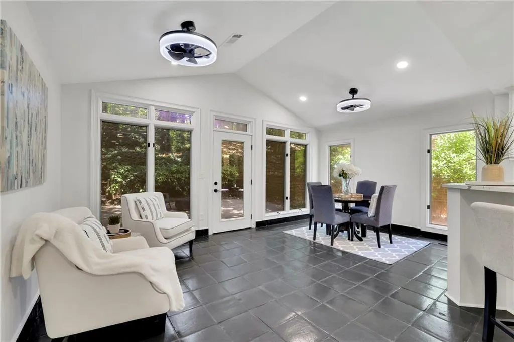 Eat in kitchen with bar and breakfast nook
