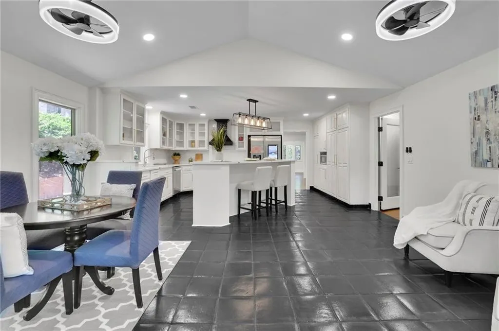 Eat in kitchen with bar and breakfast nook