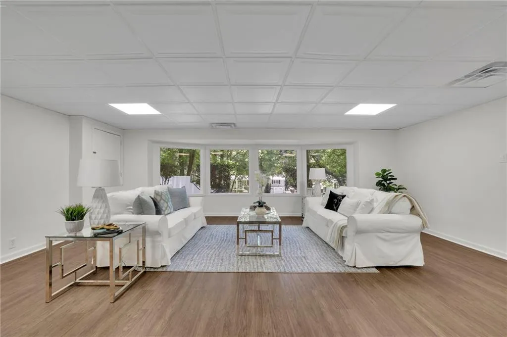 Flex room with kitchenette