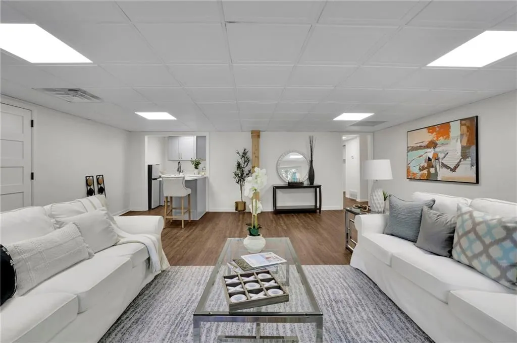 Flex room with kitchenette
