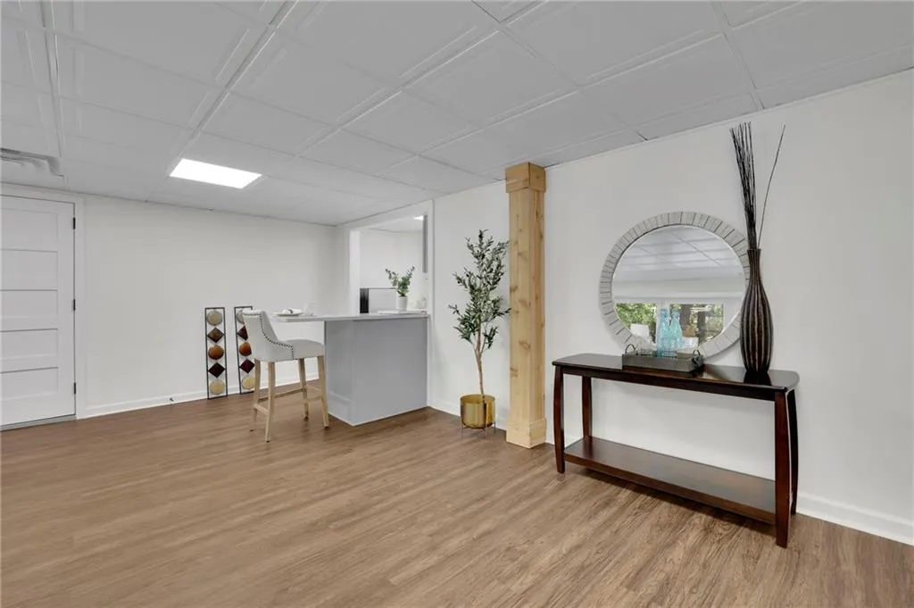 Flex room with kitchenette