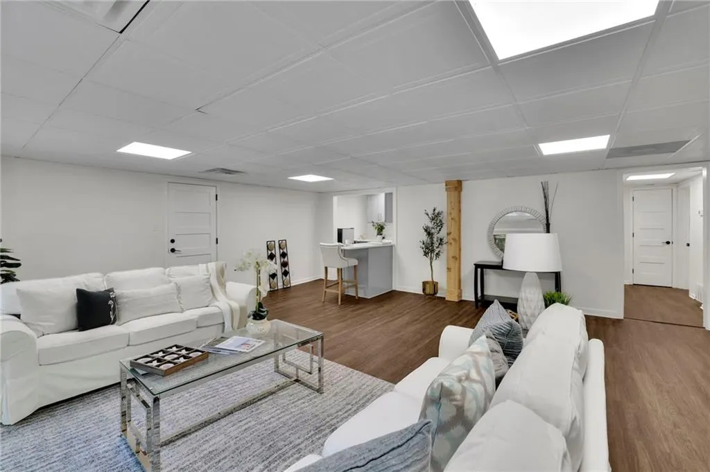 Flex room with kitchenette