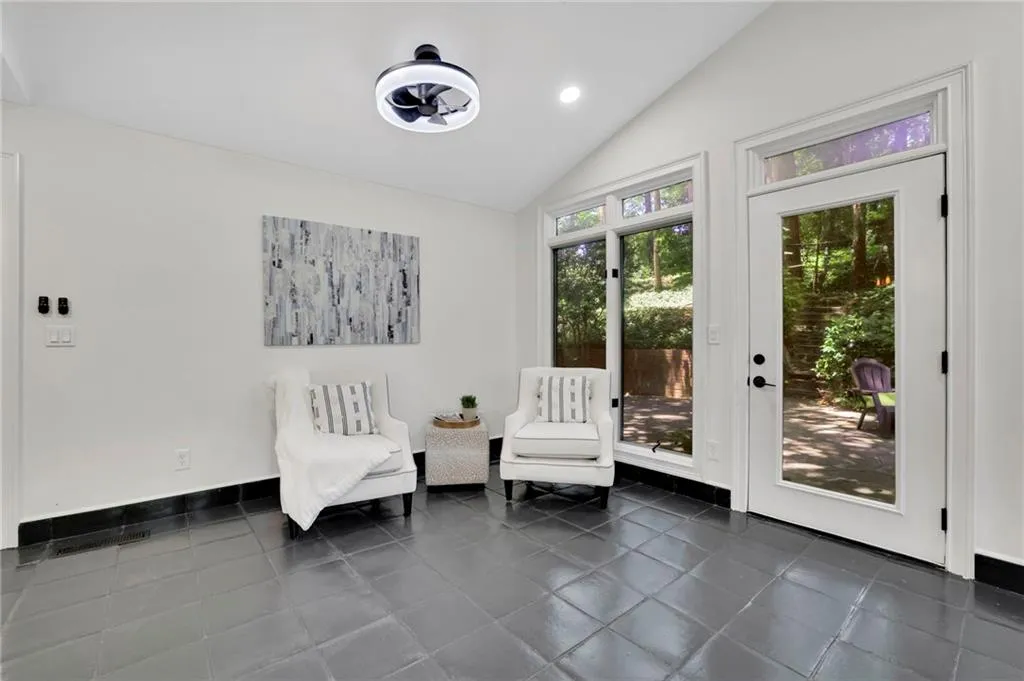 Eat in kitchen with bar and breakfast nook