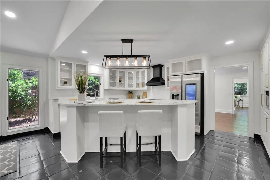 Eat in kitchen with bar and breakfast nook