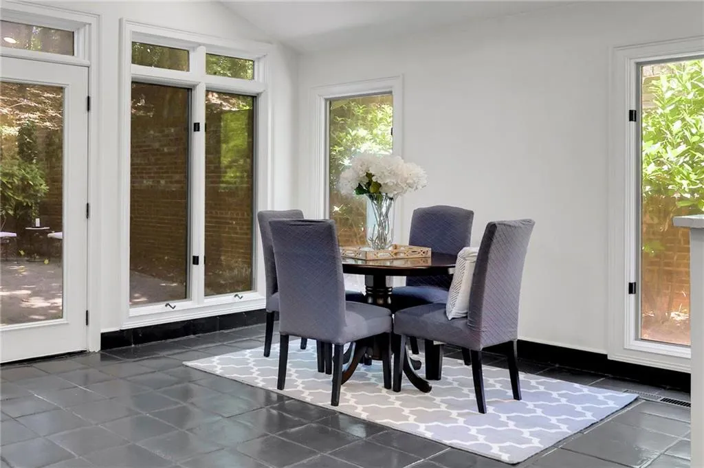 Eat in kitchen with bar and breakfast nook