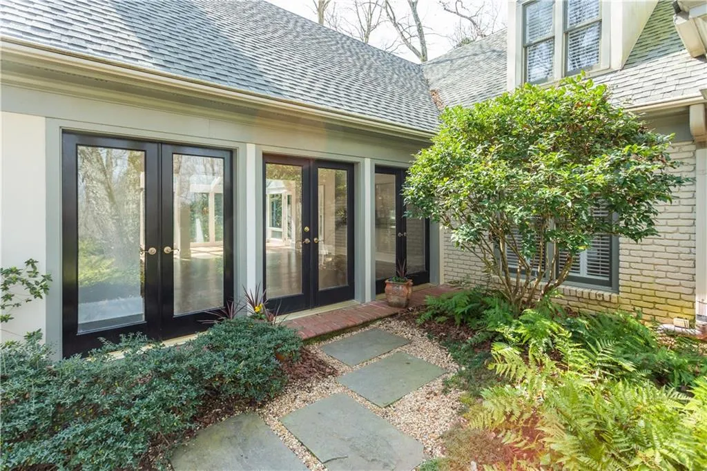 4990 Riverview Road, Sandy Springs, Georgia 30327, 4 Bedrooms Bedrooms, ,4 BathroomsBathrooms,Residential,Sold,4990 Riverview Road,6522219