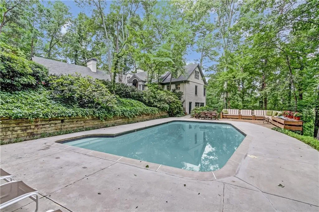 4990 Riverview Road, Sandy Springs, Georgia 30327, 4 Bedrooms Bedrooms, ,4 BathroomsBathrooms,Residential,Sold,4990 Riverview Road,6522219