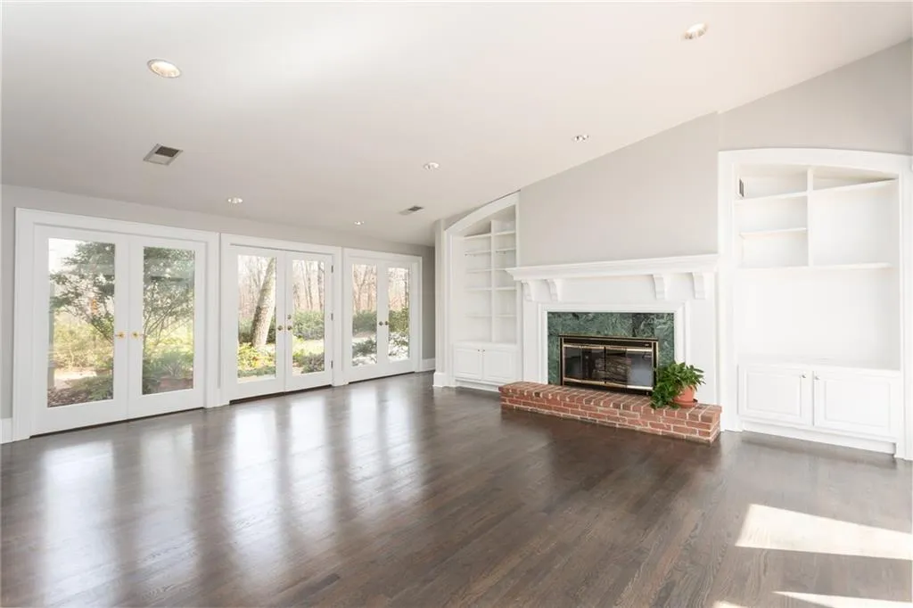 4990 Riverview Road, Sandy Springs, Georgia 30327, 4 Bedrooms Bedrooms, ,4 BathroomsBathrooms,Residential,Sold,4990 Riverview Road,6522219