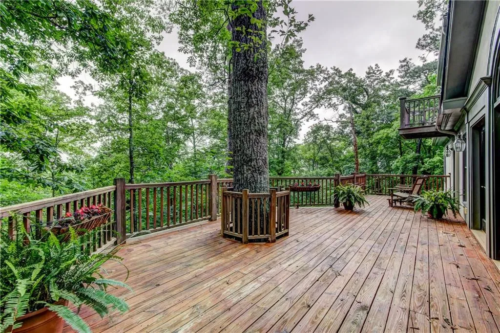 4990 Riverview Road, Sandy Springs, Georgia 30327, 4 Bedrooms Bedrooms, ,4 BathroomsBathrooms,Residential,Sold,4990 Riverview Road,6522219