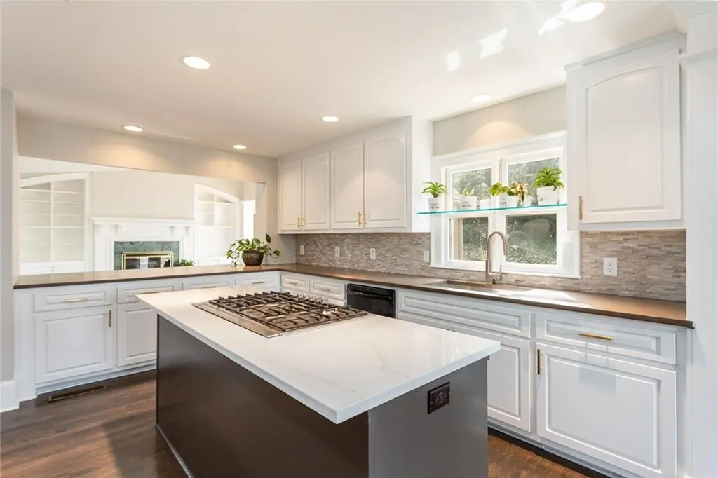 4990 Riverview Road, Sandy Springs, Georgia 30327, 4 Bedrooms Bedrooms, ,4 BathroomsBathrooms,Residential,Sold,4990 Riverview Road,6522219