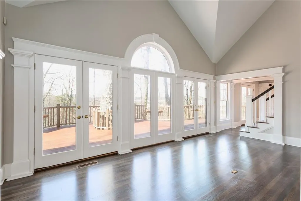 4990 Riverview Road, Sandy Springs, Georgia 30327, 4 Bedrooms Bedrooms, ,4 BathroomsBathrooms,Residential,Sold,4990 Riverview Road,6522219