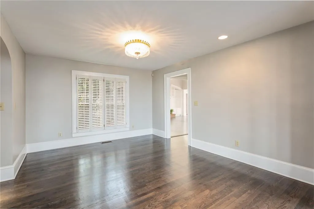 4990 Riverview Road, Sandy Springs, Georgia 30327, 4 Bedrooms Bedrooms, ,4 BathroomsBathrooms,Residential,Sold,4990 Riverview Road,6522219