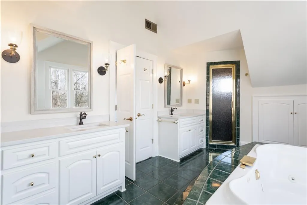 4990 Riverview Road, Sandy Springs, Georgia 30327, 4 Bedrooms Bedrooms, ,4 BathroomsBathrooms,Residential,Sold,4990 Riverview Road,6522219