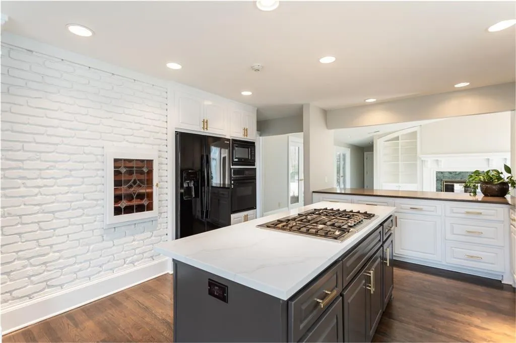 4990 Riverview Road, Sandy Springs, Georgia 30327, 4 Bedrooms Bedrooms, ,4 BathroomsBathrooms,Residential,Sold,4990 Riverview Road,6522219