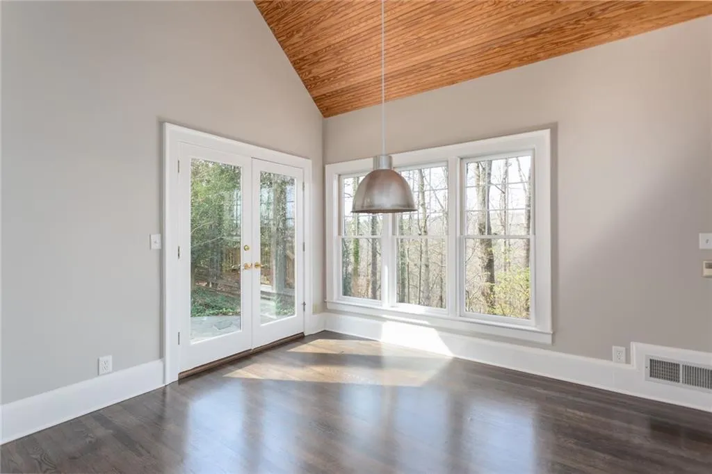 4990 Riverview Road, Sandy Springs, Georgia 30327, 4 Bedrooms Bedrooms, ,4 BathroomsBathrooms,Residential,Sold,4990 Riverview Road,6522219