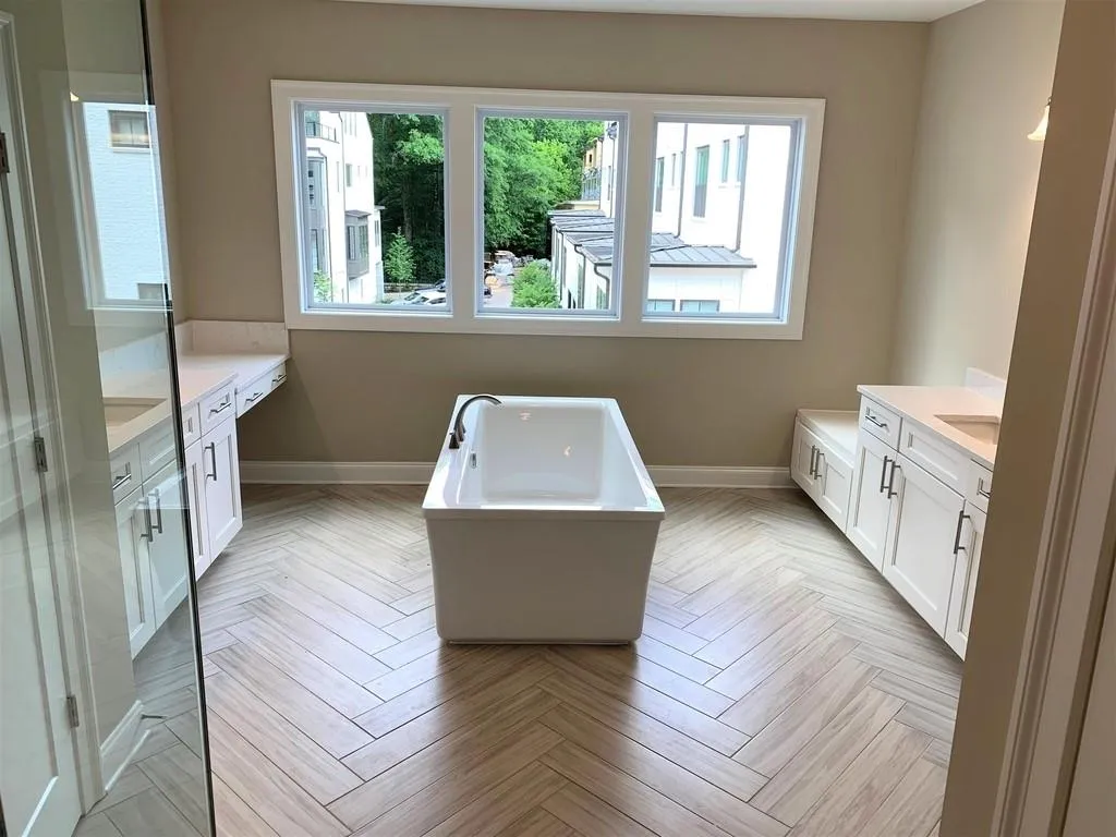 130 W Wieuca Road Unit 6, Sandy Springs, Georgia 30342, 3 Bedrooms Bedrooms, ,4 BathroomsBathrooms,Residential,Sold,130 W Wieuca Road Unit 6,6103879