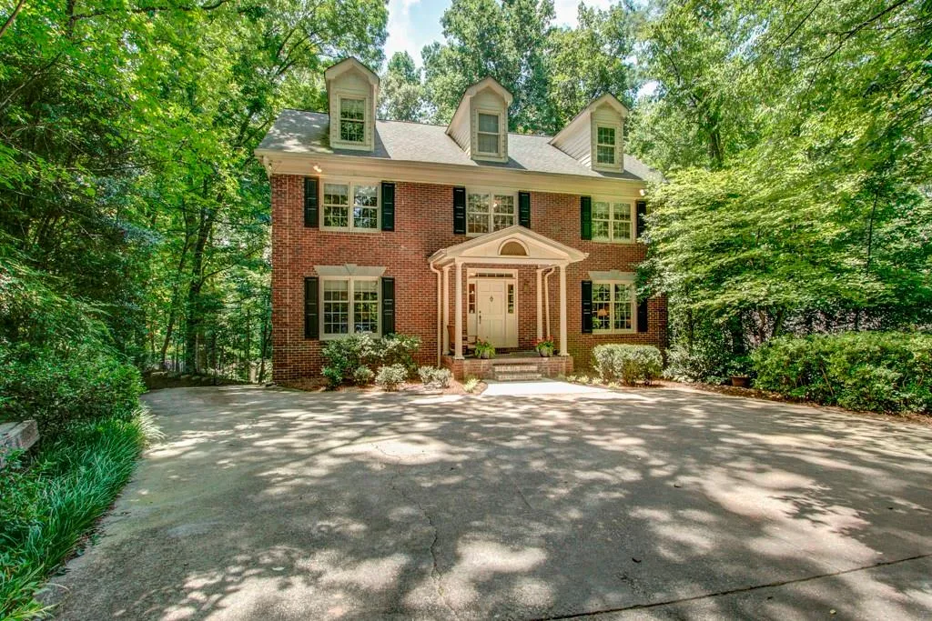 555 Greenland Road, Atlanta, Georgia 30342, 4 Bedrooms Bedrooms, ,3 BathroomsBathrooms,Residential,Sold,555 Greenland Road,5556636