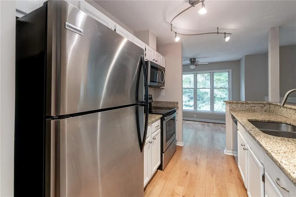 908 Garden Court, Atlanta, Georgia 30328, 2 Bedrooms Bedrooms, ,2 BathroomsBathrooms,Residential,Sold,908 Garden Court,6631921