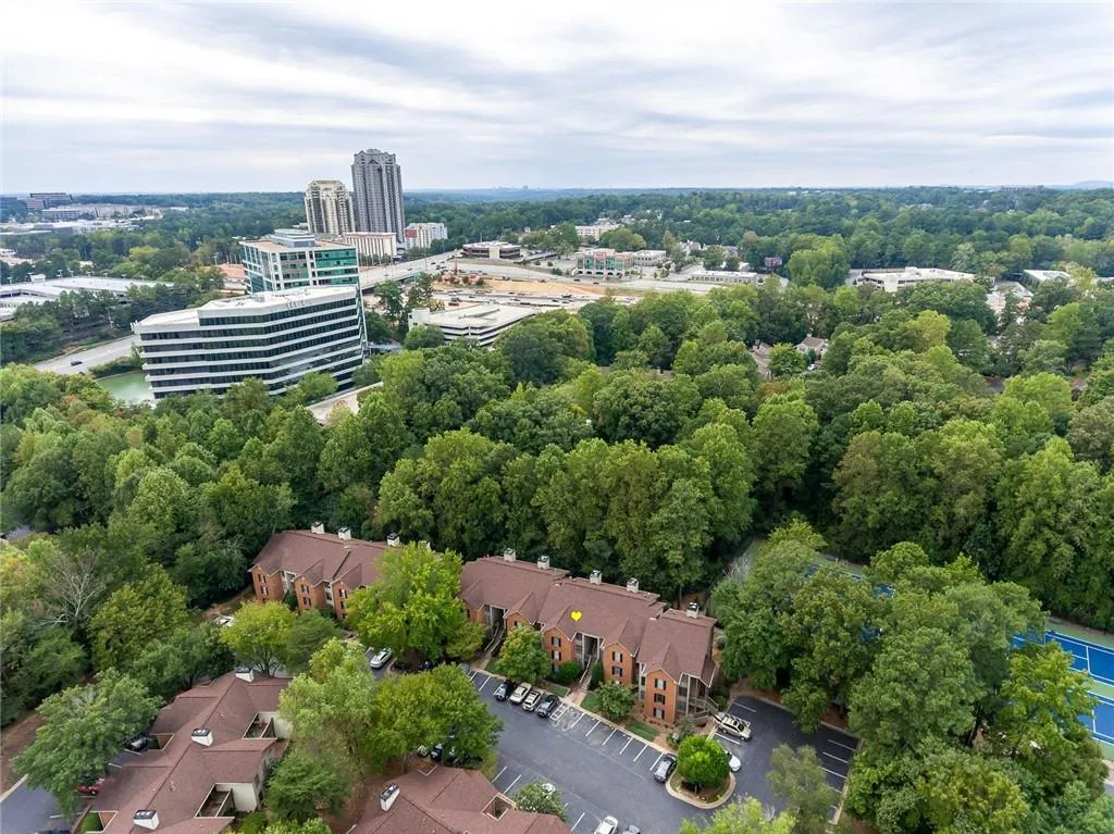 908 Garden Court, Atlanta, Georgia 30328, 2 Bedrooms Bedrooms, ,2 BathroomsBathrooms,Residential,Sold,908 Garden Court,6631921